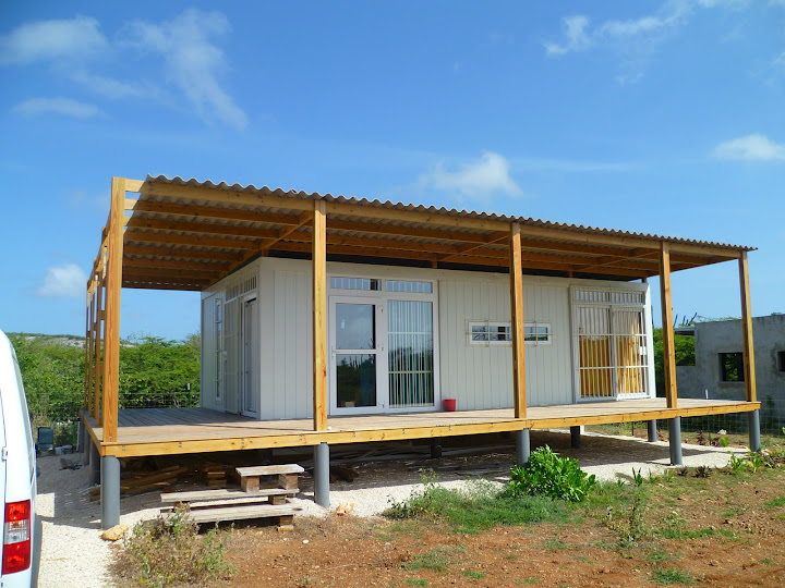 Criens-Trimo-Bonaire-Caribbean-Shipping-Container-Home-2