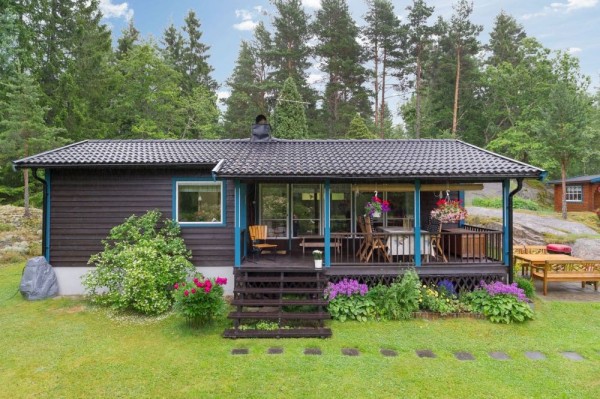 Tiny-Cottage-in-Sweden-0-SSA