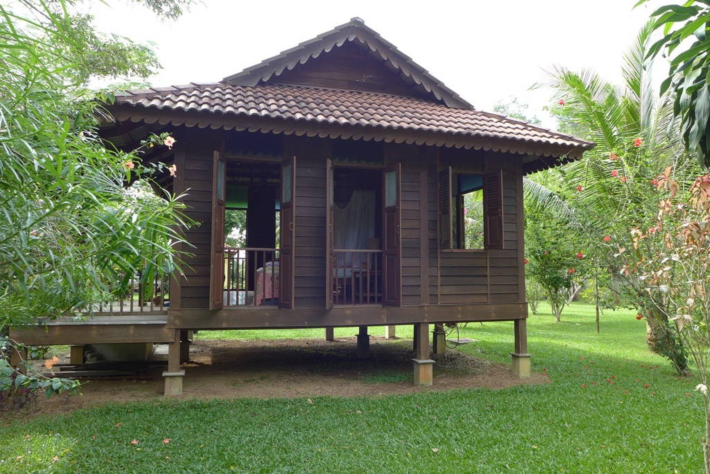Charming-Malay-style-chalet-05