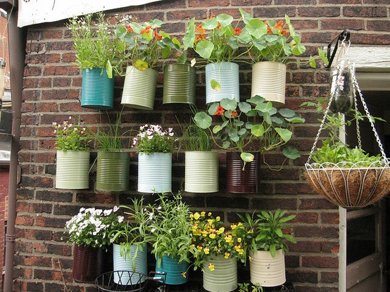 garden-gardening-garden-ideas-painted-garden-pots-cans-hanging-garden-pots-cans-via-pinterest