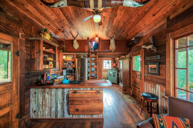cowboy-cabin-tiny-texus-house-07-620x413